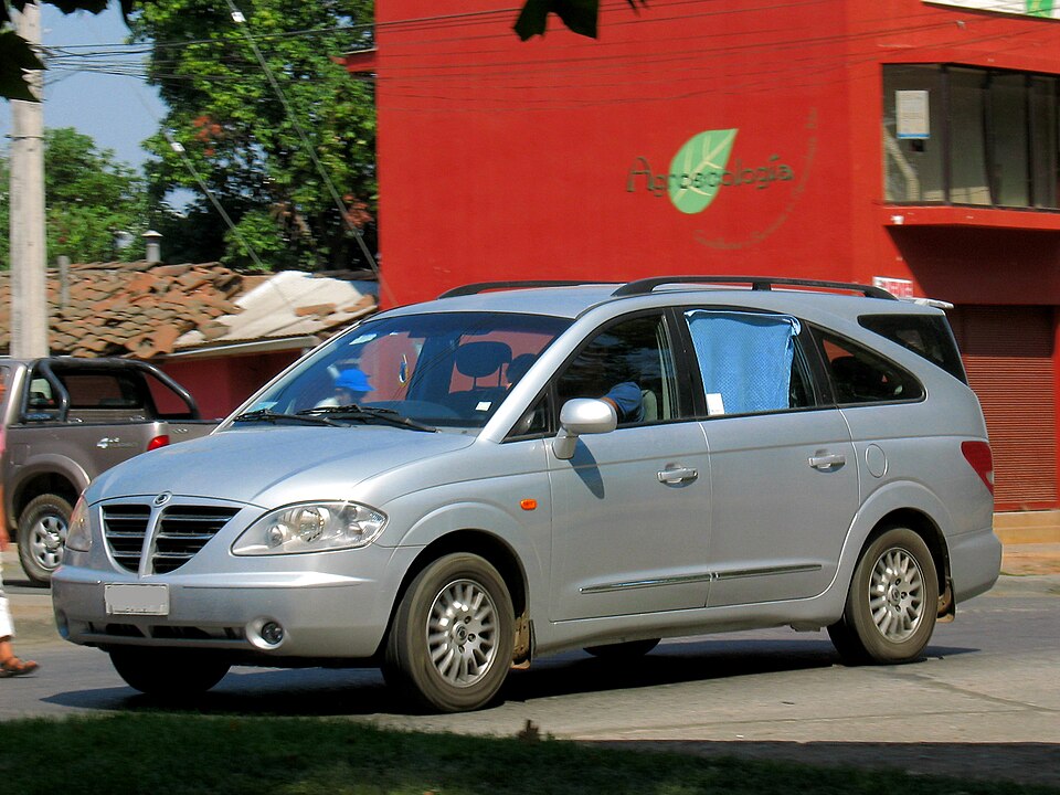 Хто таке купує: найпотворніший автомобіль у світі