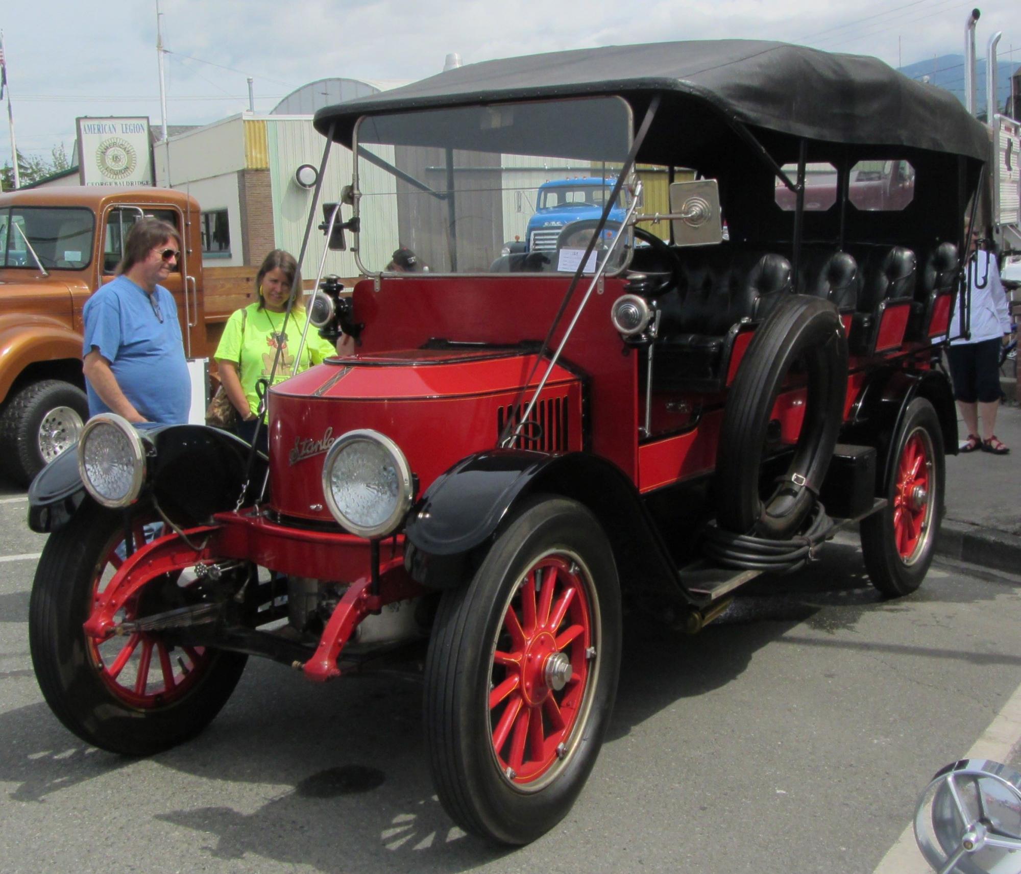Машини на дровах: чому ми досі не їздимо на паромобілях