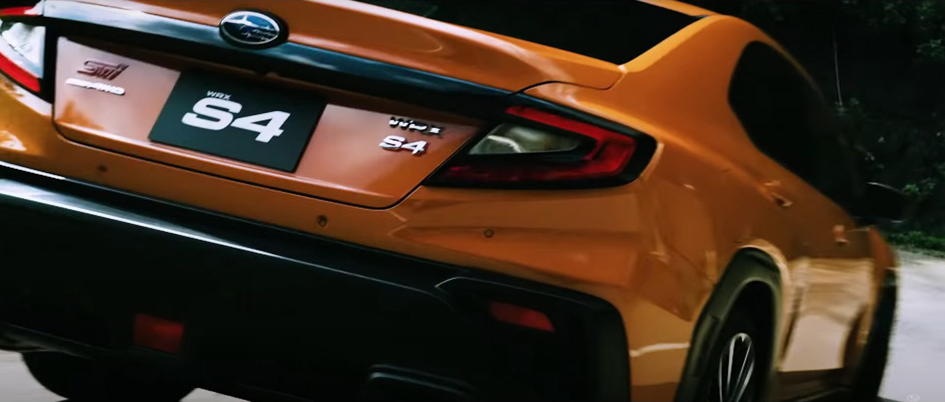 Subaru інтригує спортивним седаном WRX з привабливою емблемою STI