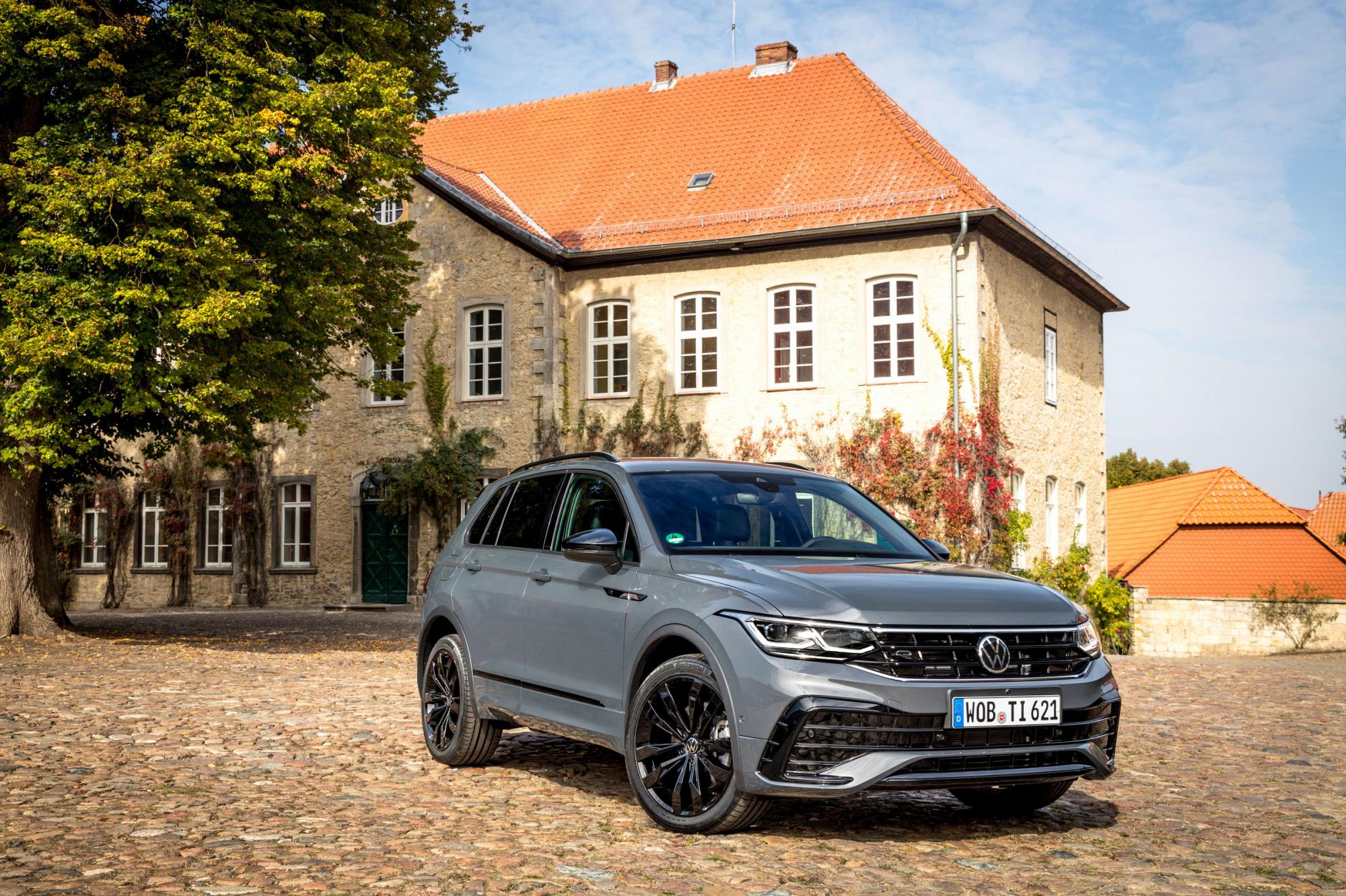 Із тирси та харчової олії: Volkswagen почав годувати дизелі синтетичним паливом