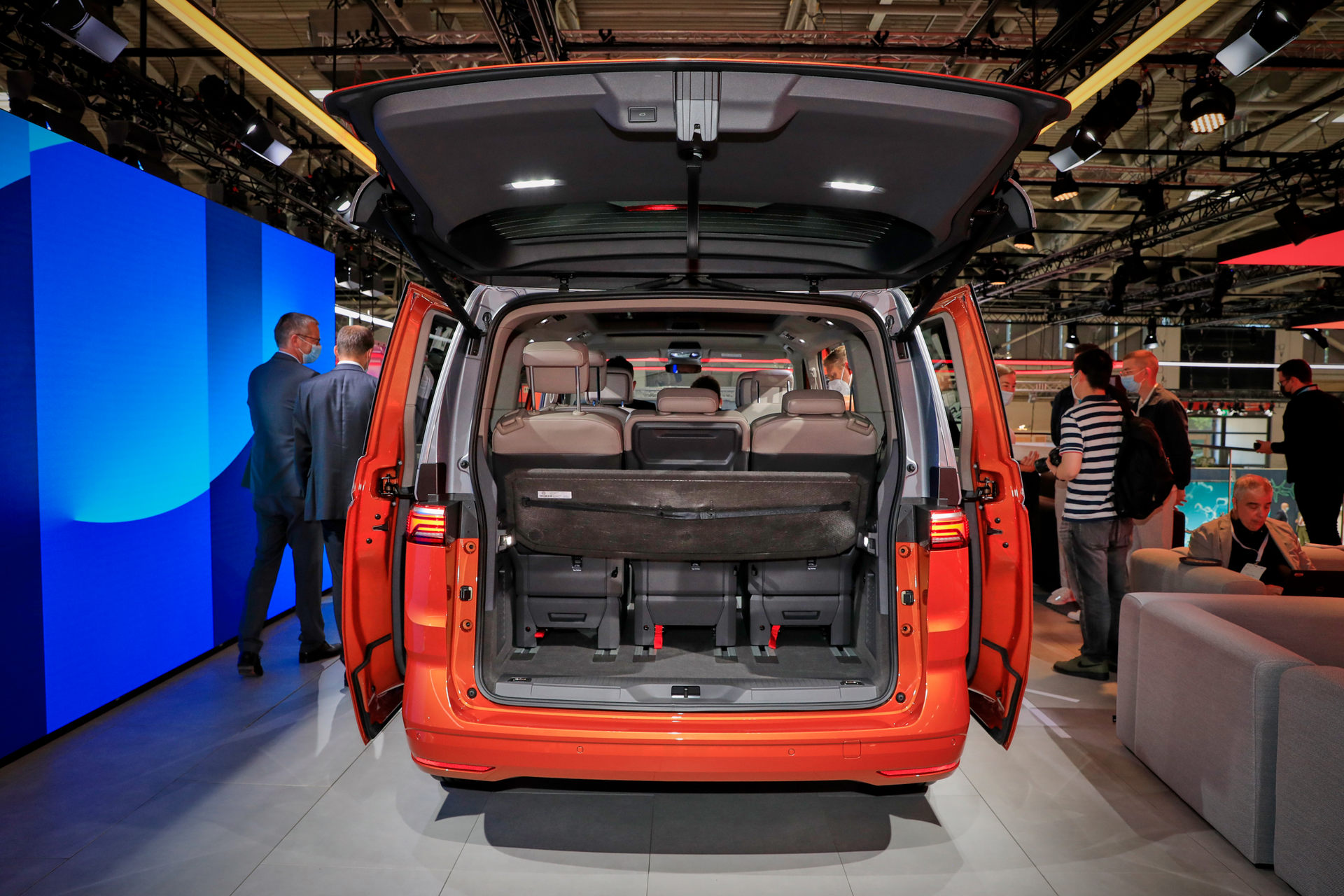 Volkswagen Multivan вперше в своїй історії став плагін-гібридом