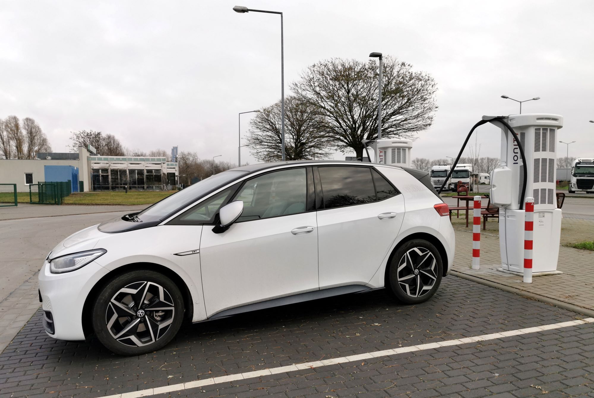 Первый электромобиль: как выбрать и не выбросить деньги на ветер