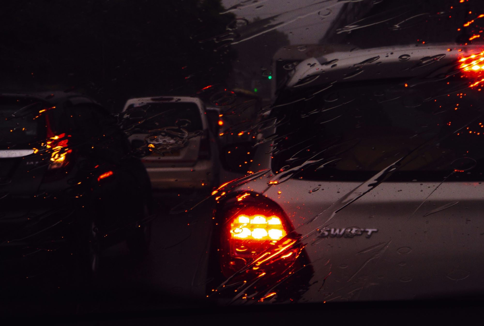 Водителям на заметку: какую омывайку нельзя лить в бак