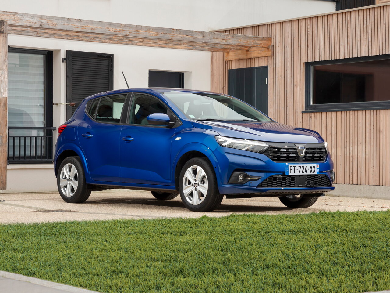 Dacia Sandero стал самым продаваемым автомобилем в Европе, опередив Volkswagen Golf