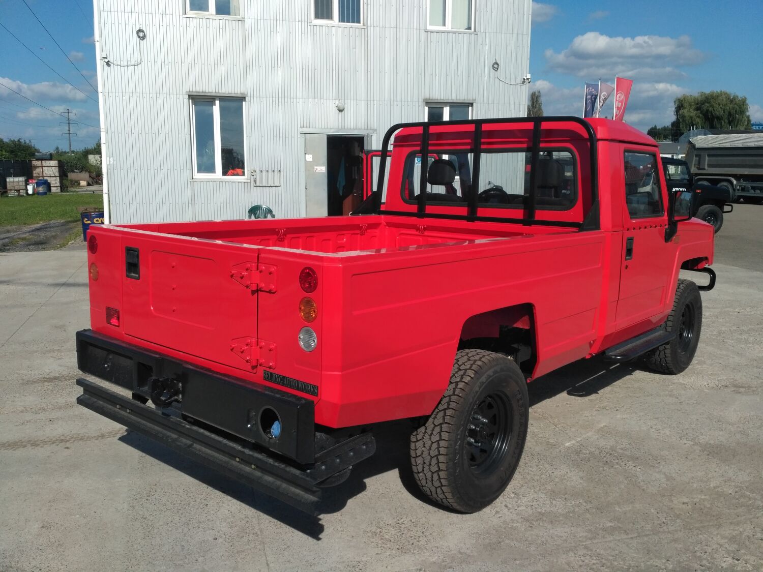 В Украине начались продажи нового китайского пикапа: импортер готов доставлять машину почтой