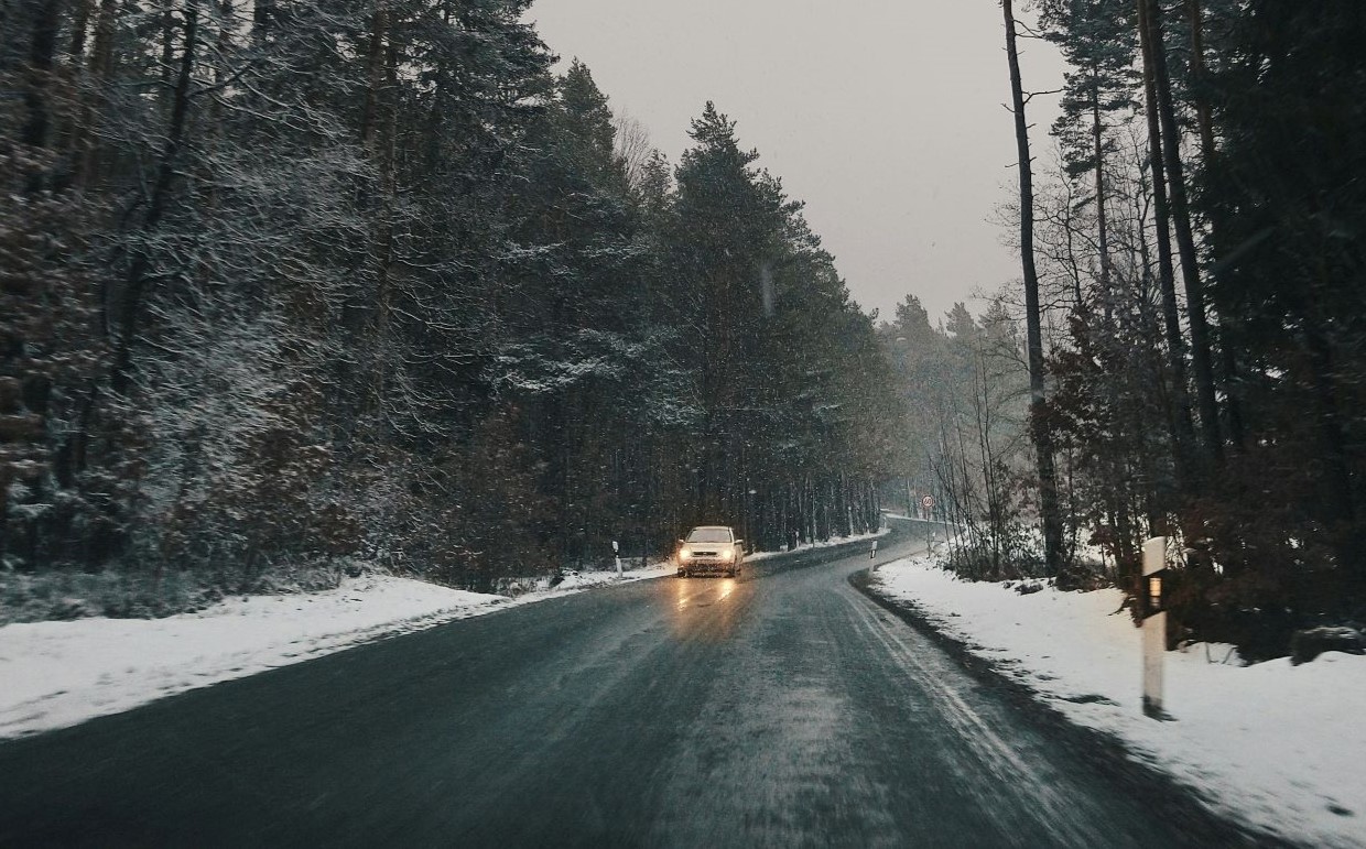 Когда менять шины на зимние: что говорят ПДД и автоэксперты