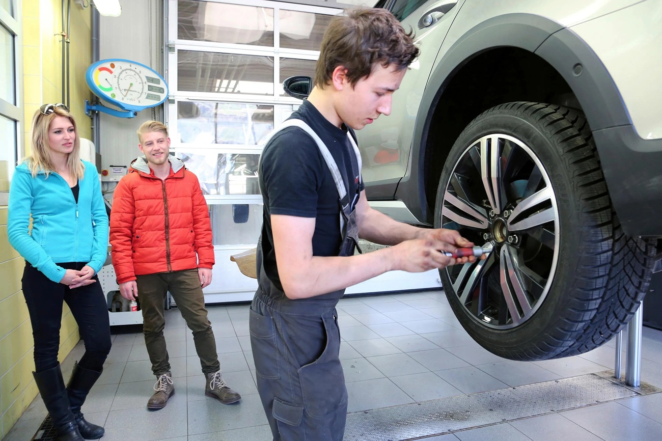 Економія на ремонті авто: коли спроба зберегти гроші призводить до втрат і як цього уникнути