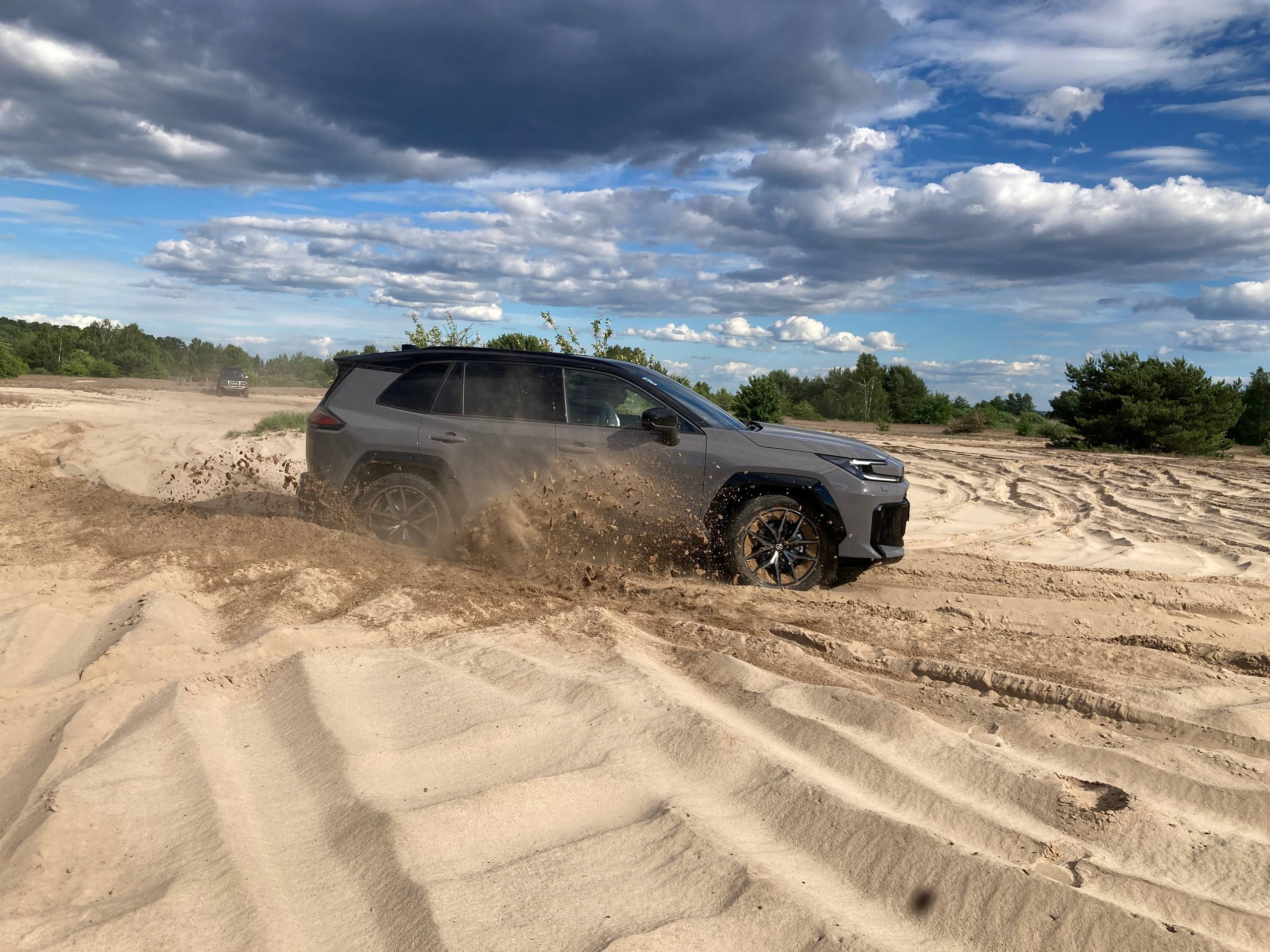 Toyota в Україні презентувала новий RAV4 та одразу три електромобілі