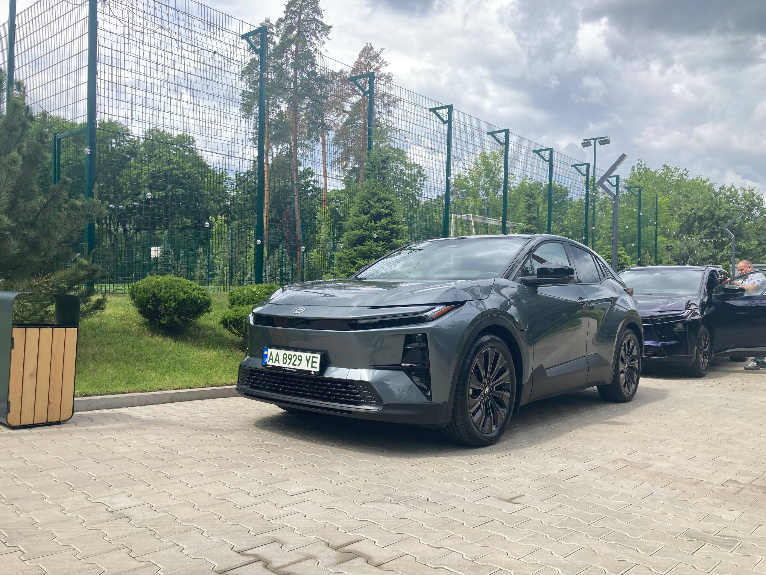 Toyota в Україні презентувала новий RAV4 та одразу три електромобілі