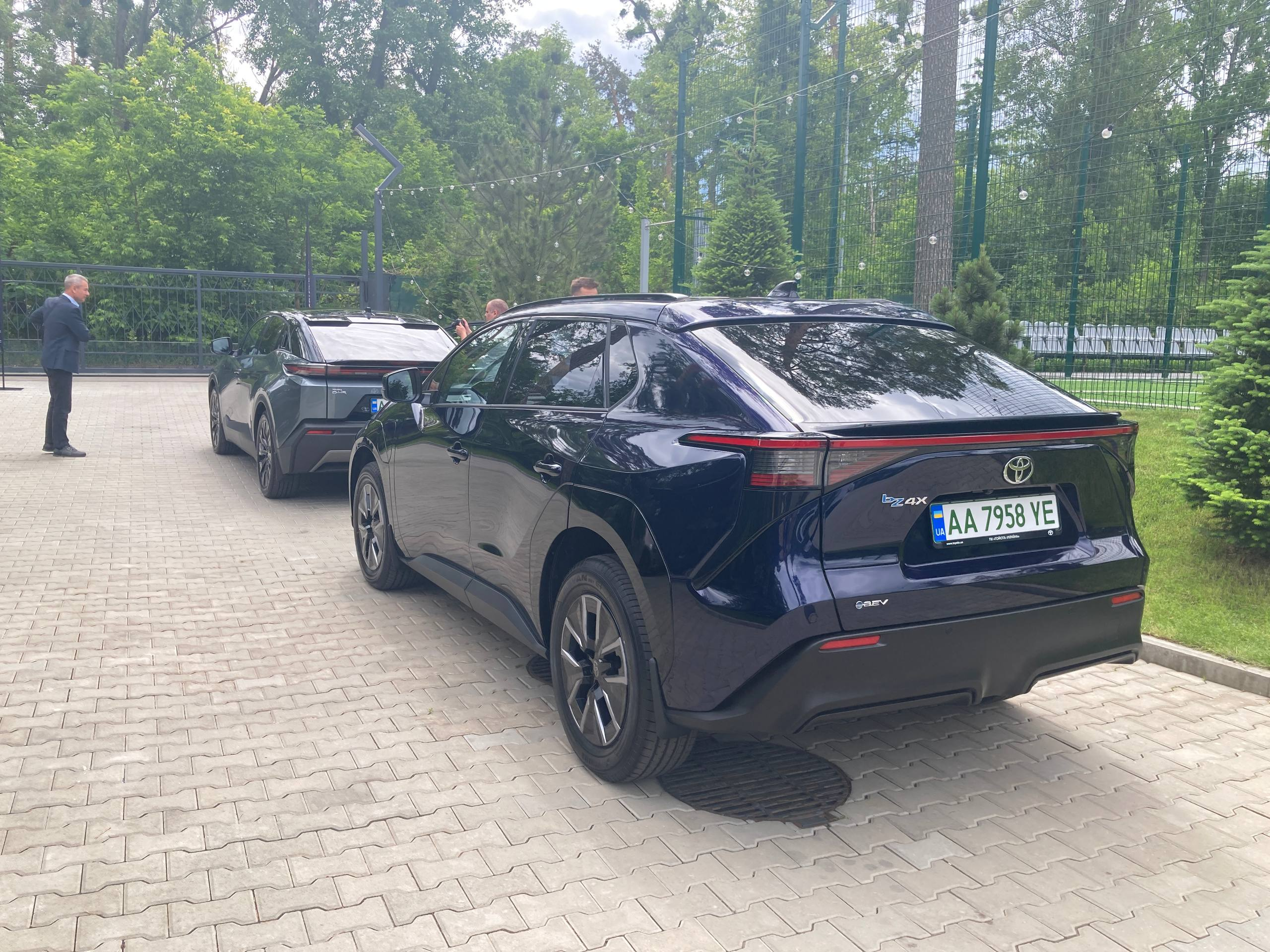 Toyota в Україні презентувала новий RAV4 та одразу три електромобілі
