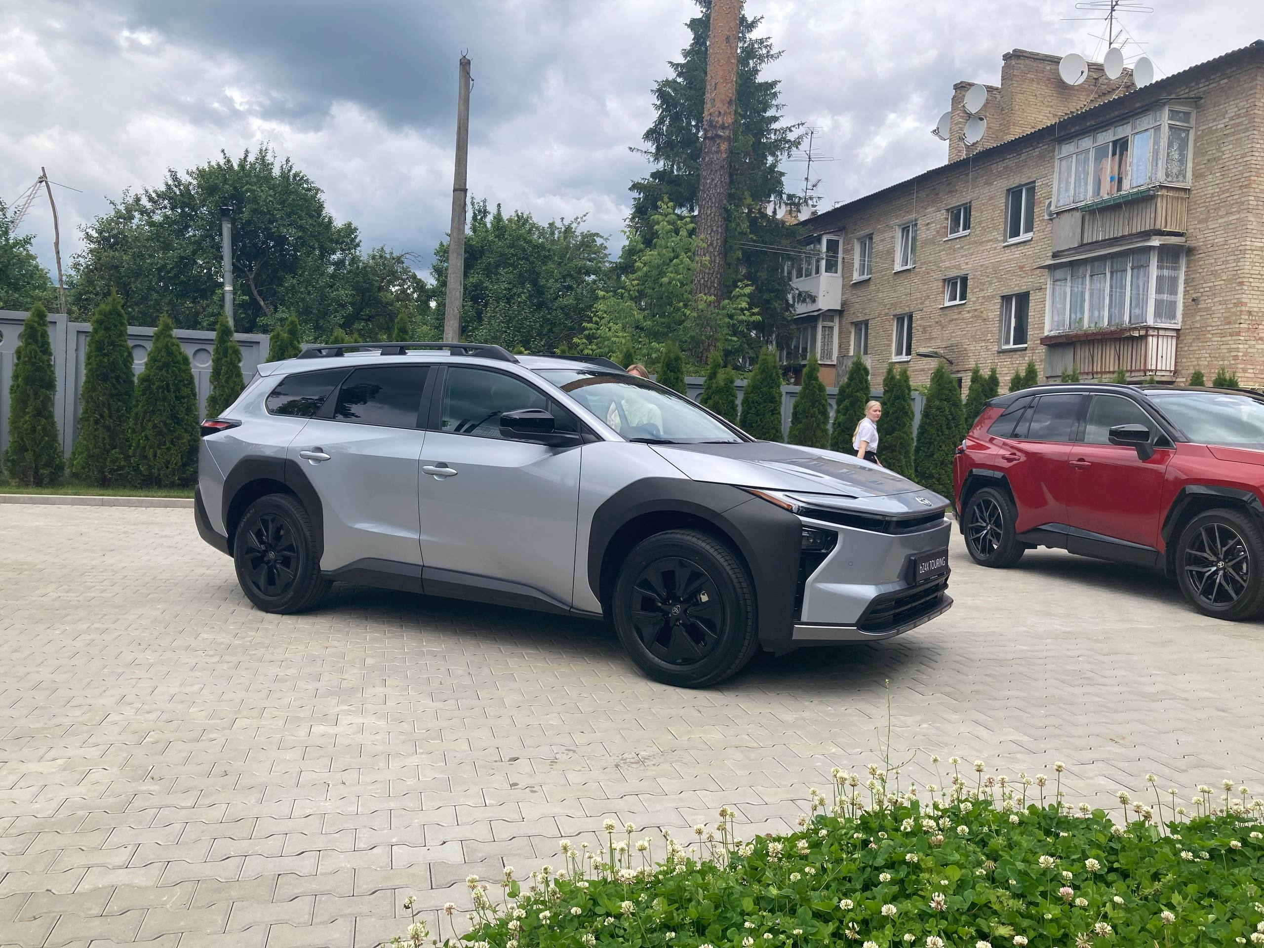 Toyota в Україні презентувала новий RAV4 та одразу три електромобілі