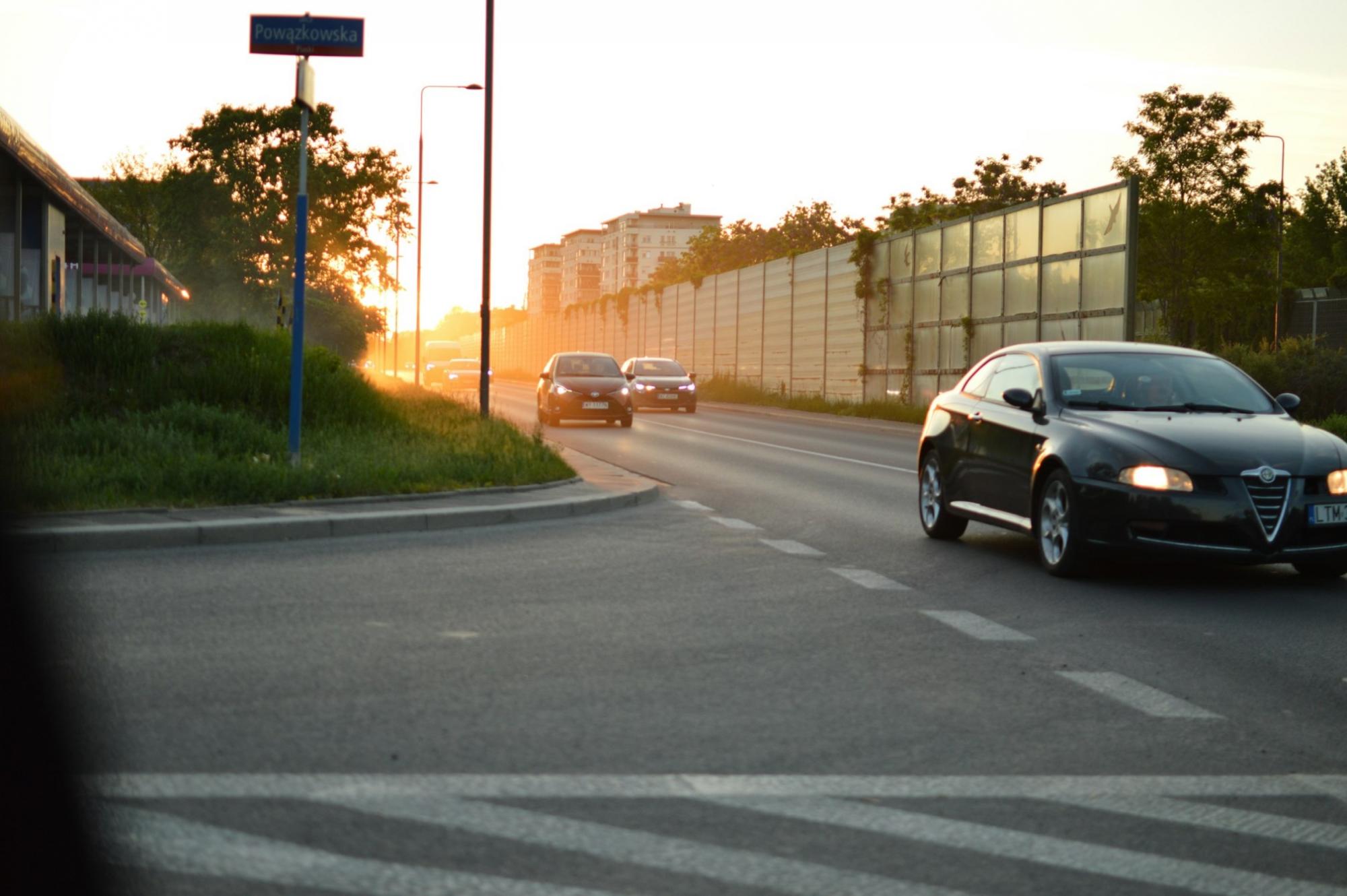 Перевитрата пального і "випалена сітківка" - зворотній бік постійно увімкнених фар