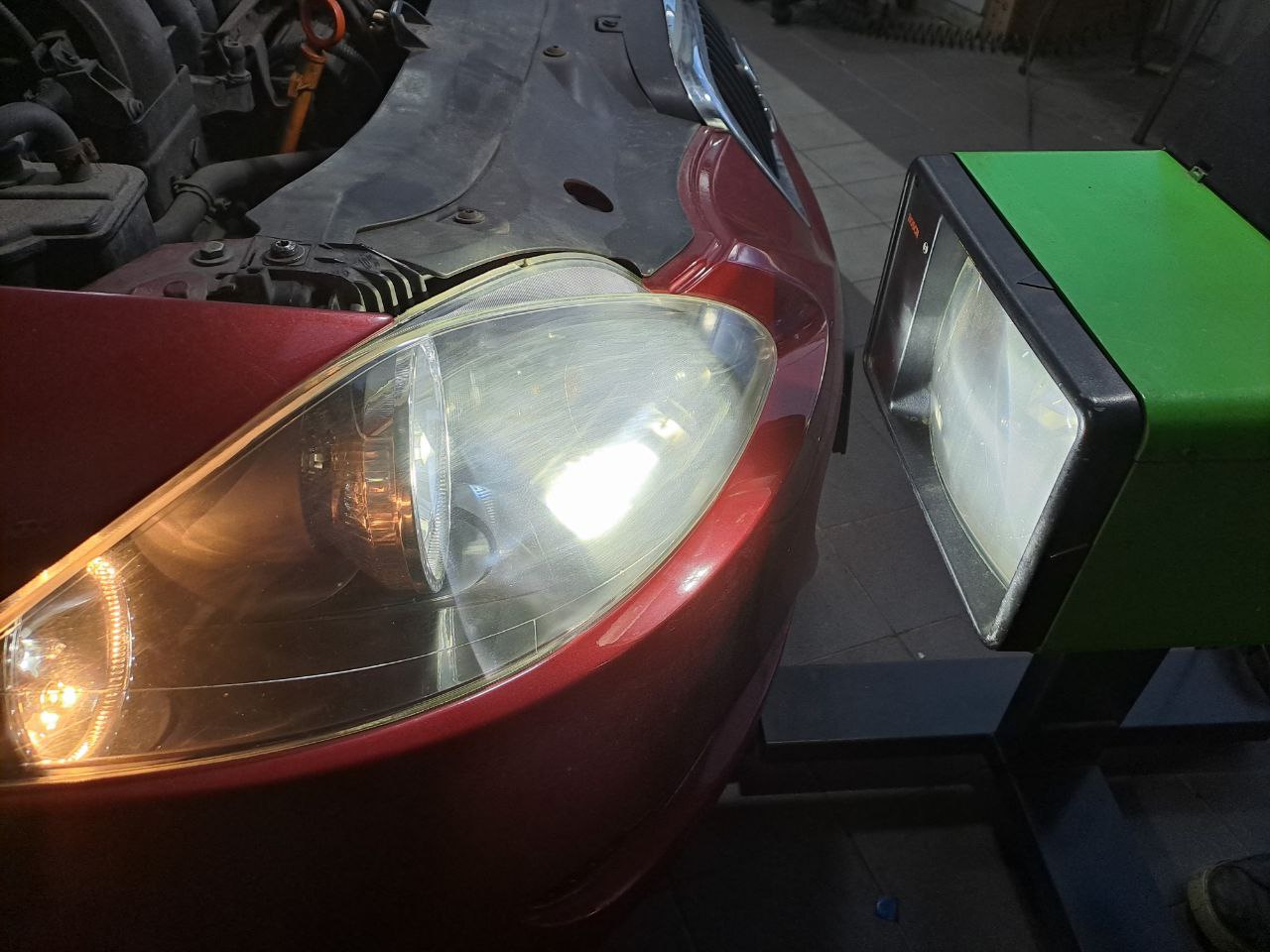 Як зробити світло фар яскравішим: лайфхаки для водіїв