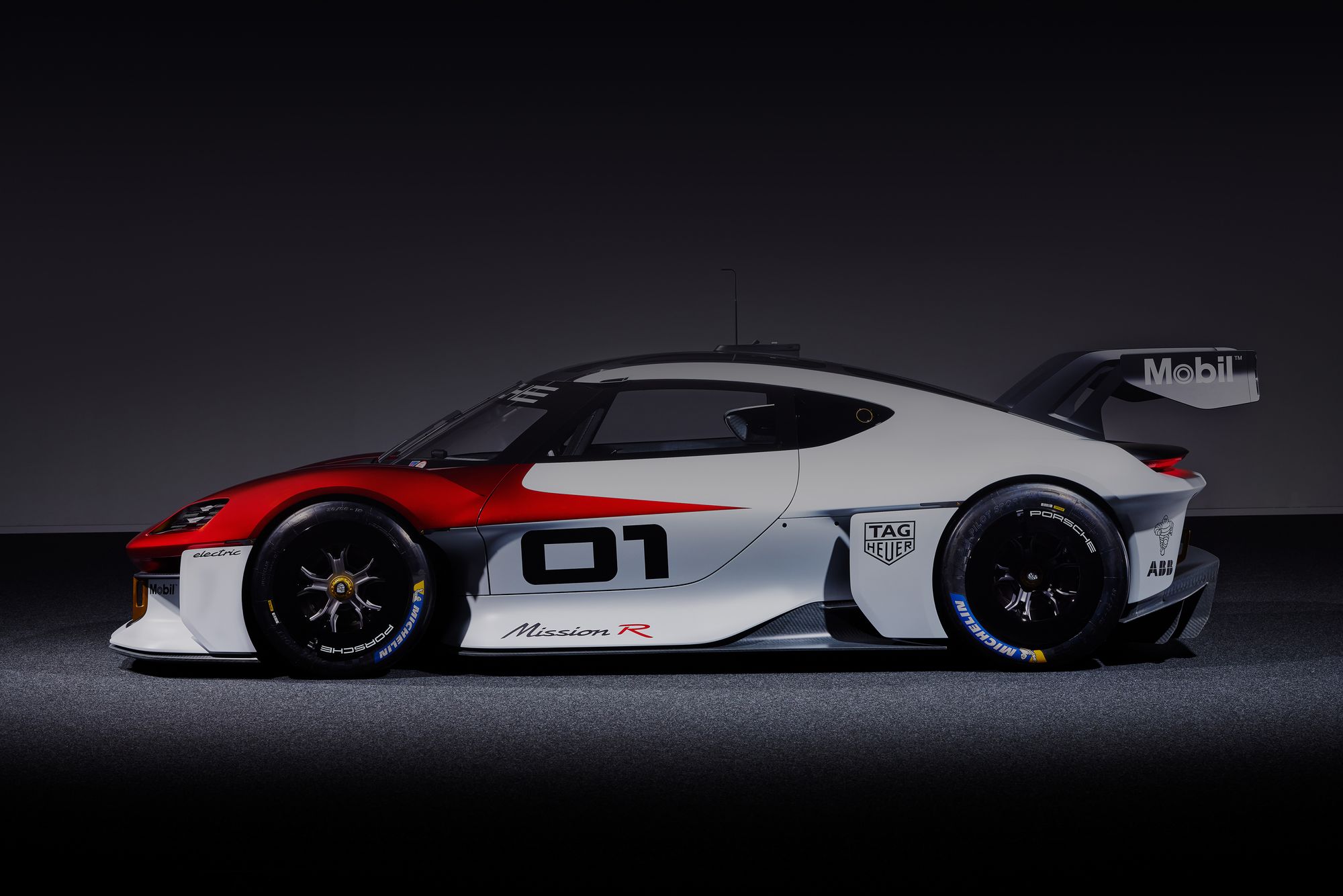 Porsche представила 1088-сильный гоночный электромобиль Mission R