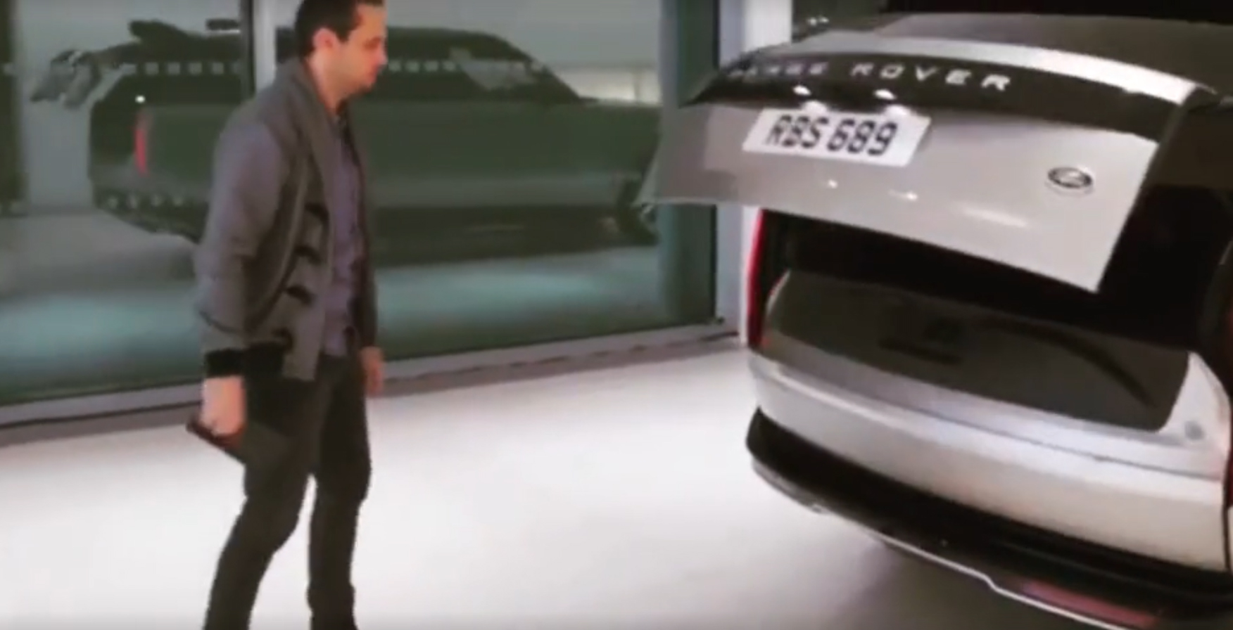 Новый Range Rover впервые засветился на видео до премьеры