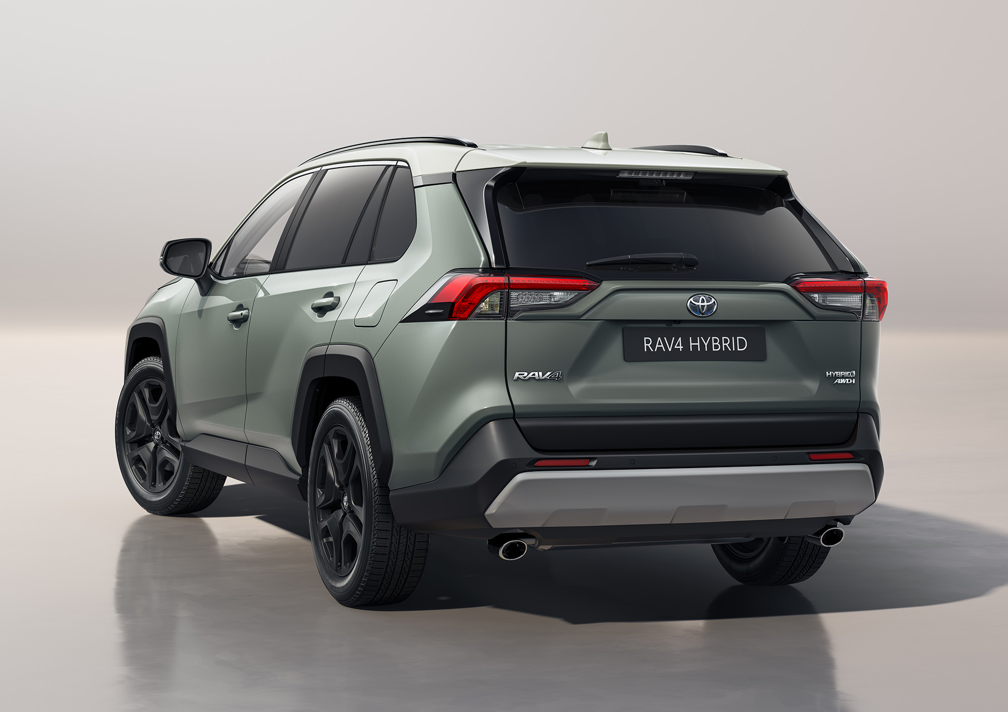 В цветах Land Cruiser: Toyota RAV4 получила особую "внедорожную" версию Adventure