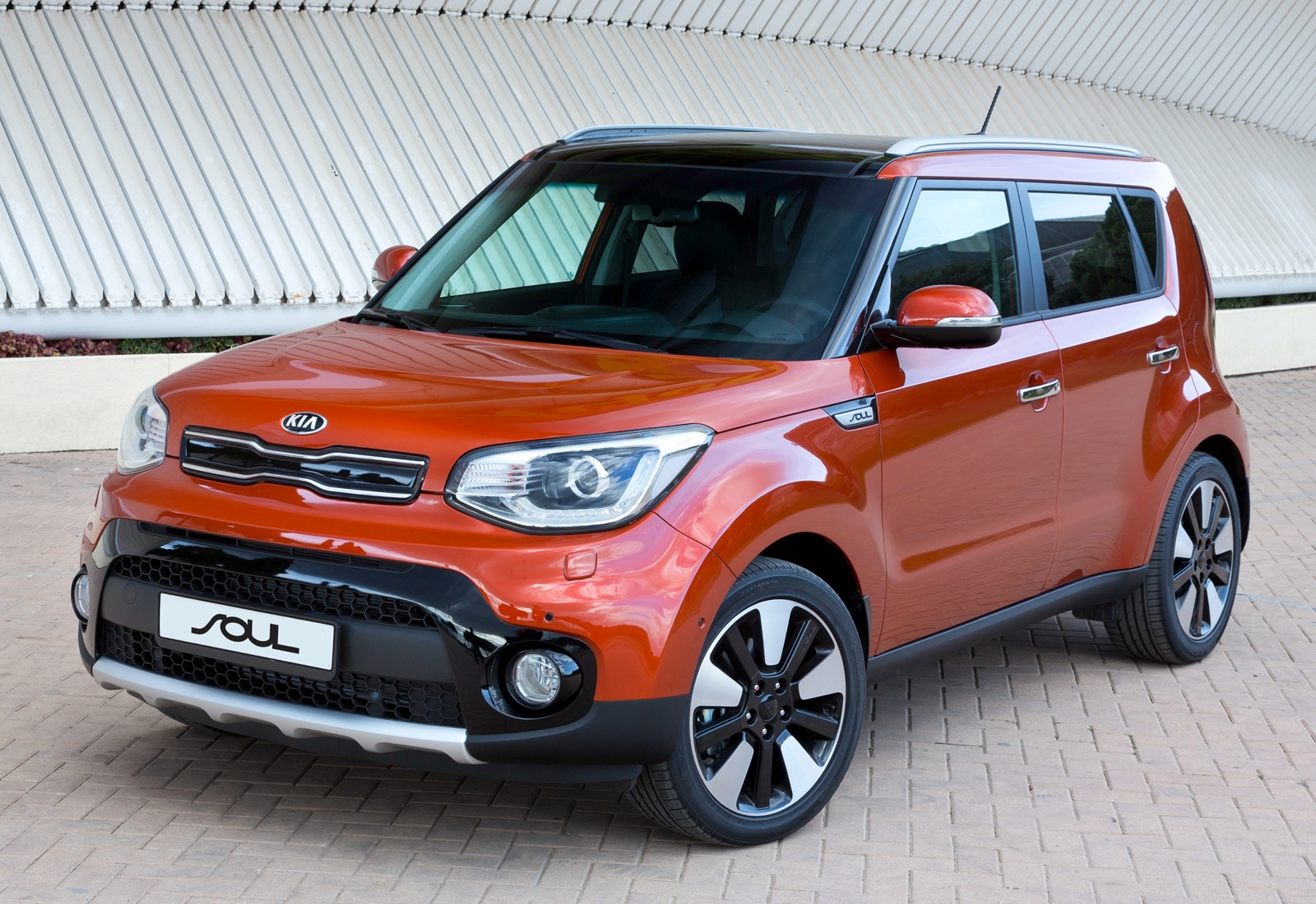 Kia відкликає майже 500 тисяч кросоверів і седанів через несправні подушки безпеки