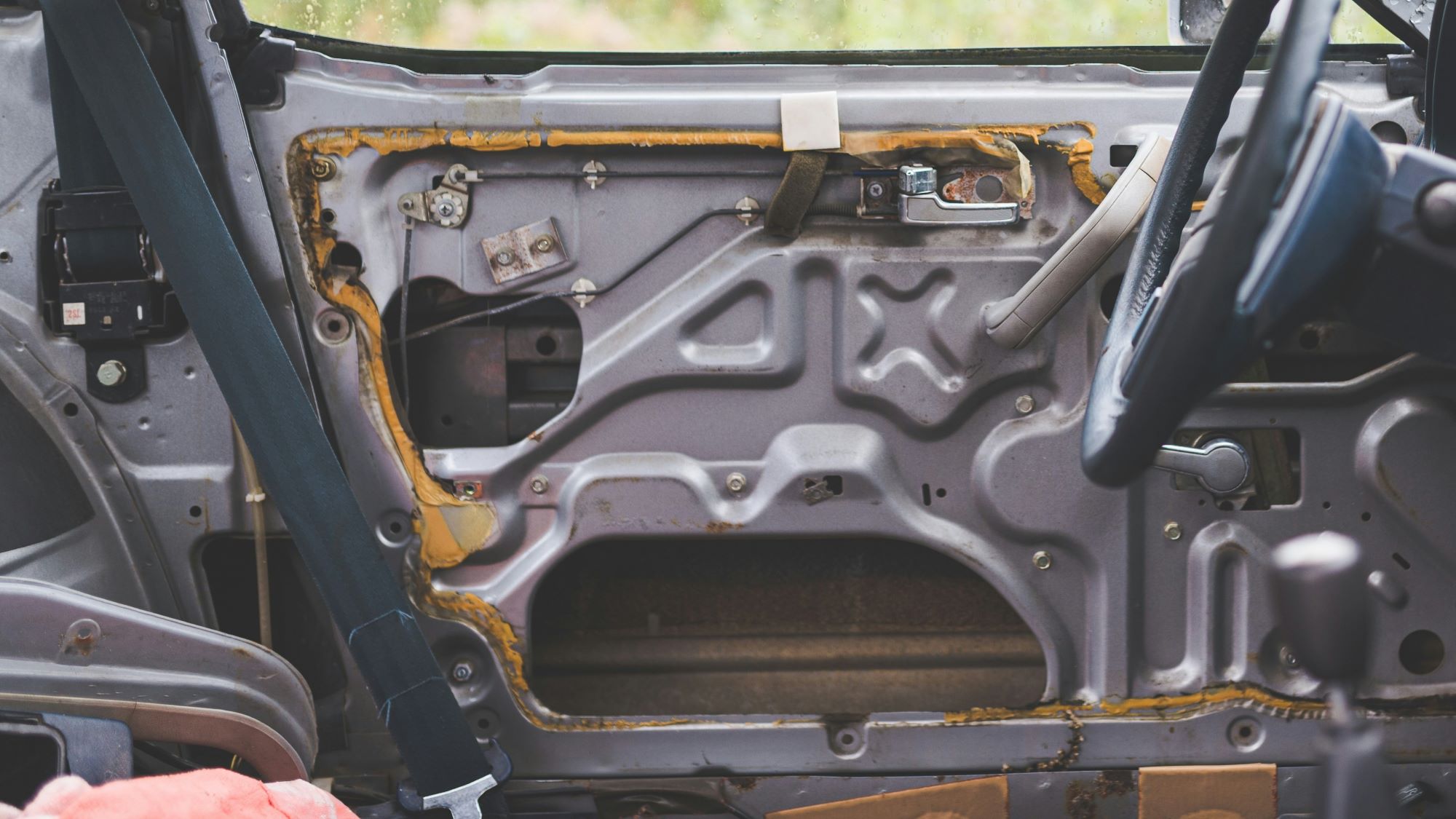 Тихий салон: как правильно сделать шумоизоляцию в авто