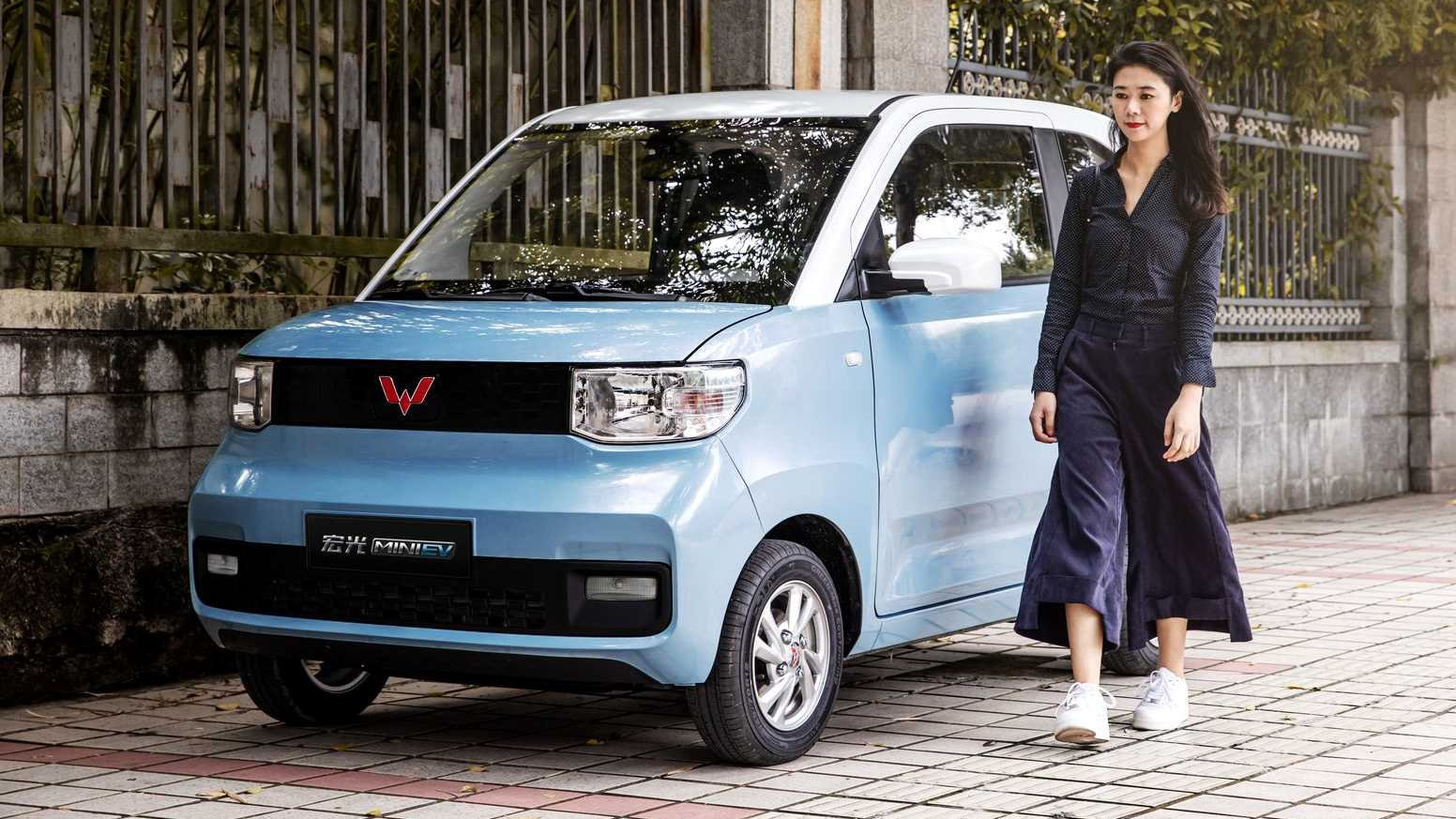 Самый продаваемый электрокар разбили в краш-тесте с другим электромобилем