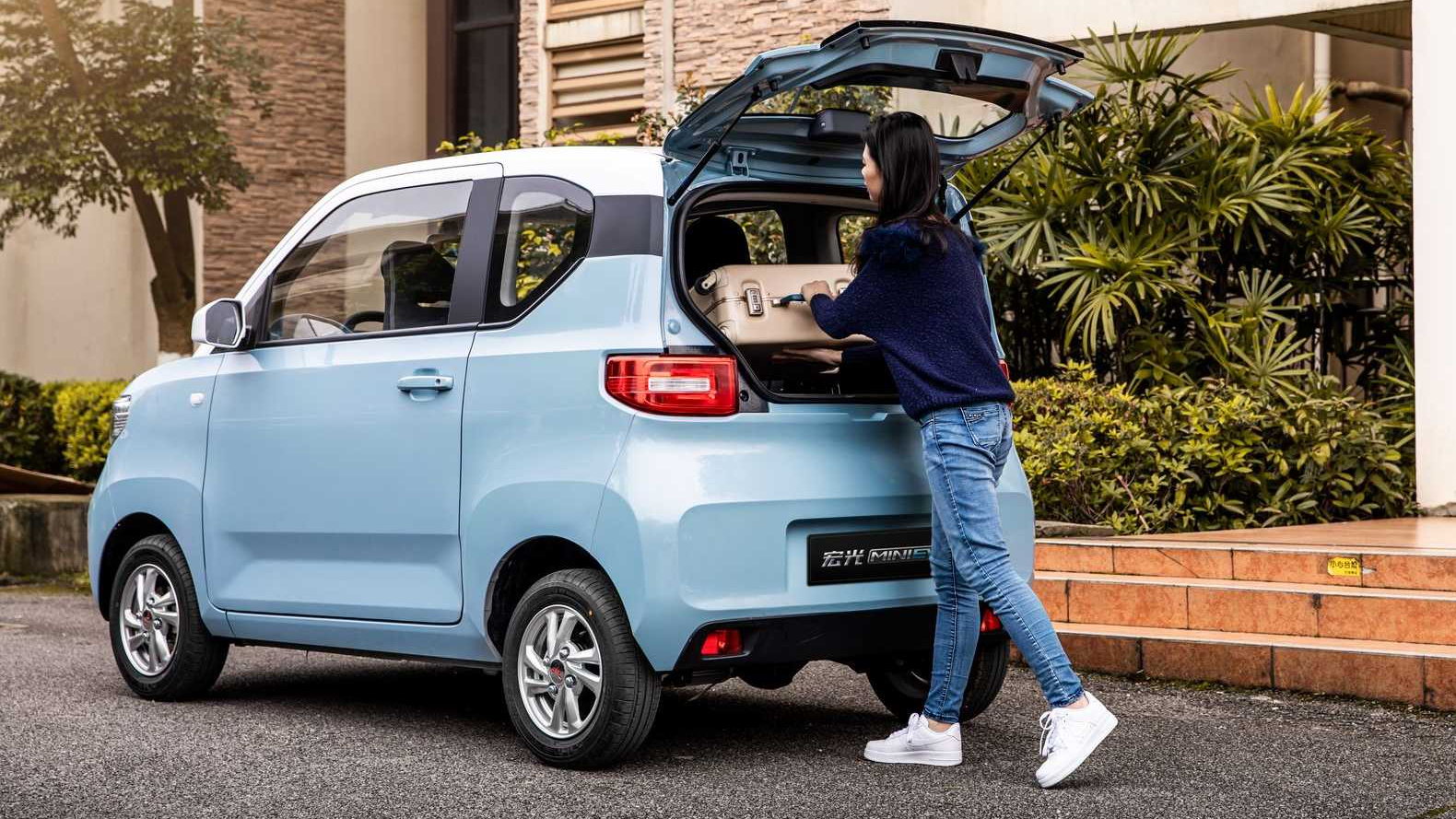 Самый продаваемый электрокар разбили в краш-тесте с другим электромобилем