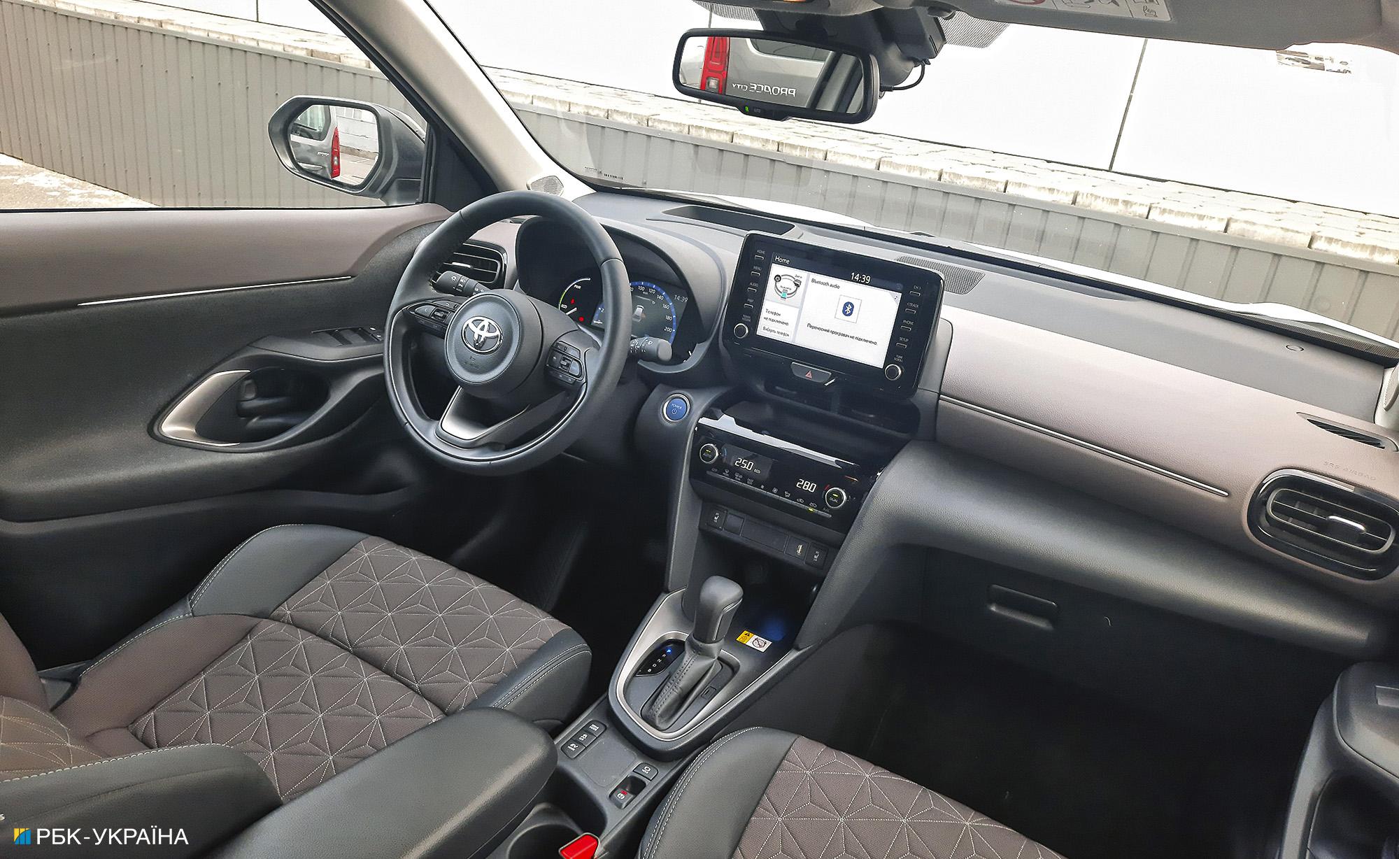 Багато Тойот не буває: в Україні стартували продажі кросовера Toyota Yaris Cross