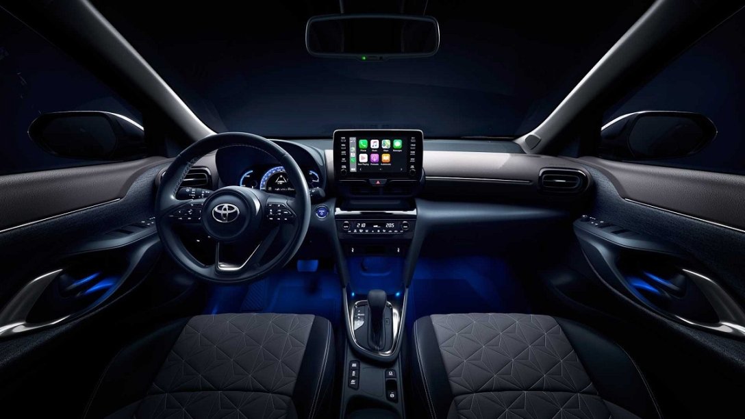 Тепер і Yaris Cross: в Україні стартують продажі нового компактного кросовера Toyota