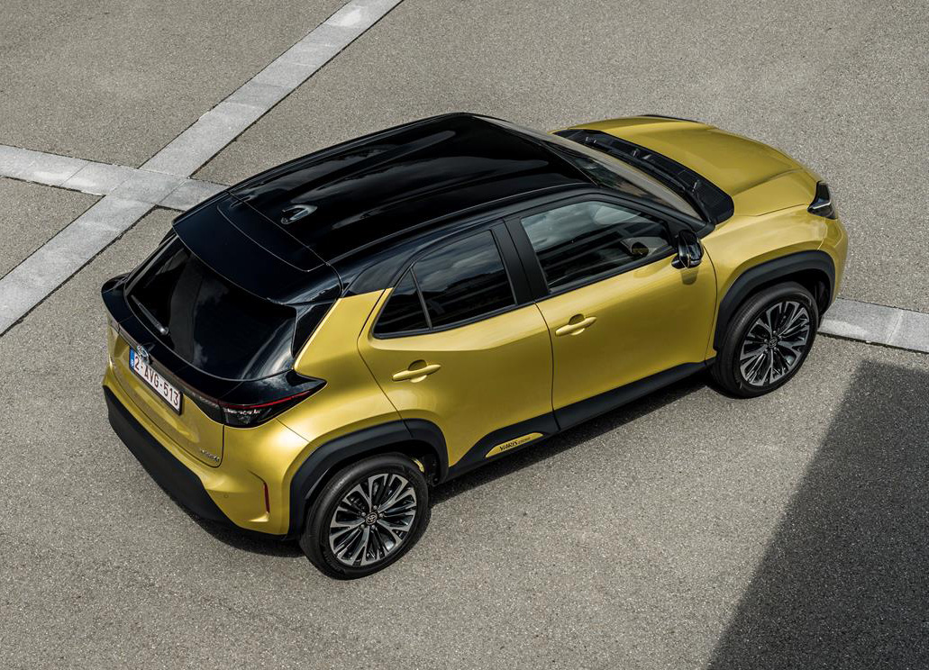 Теперь и Yaris Cross: в Украине стартуют продажи нового компактного кроссовера Toyota